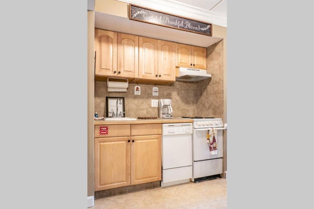 Downtown Gatlinburg Gem 102 - Walk To The Shops & Trails Apartment Exterior photo